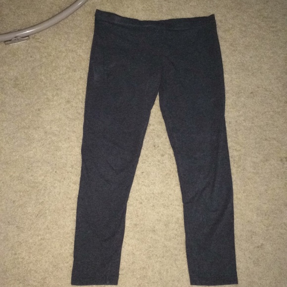 SO Pants - Gray SO Capri Leggings - Large SO Pants - Gray SO Capri Leggings - Large